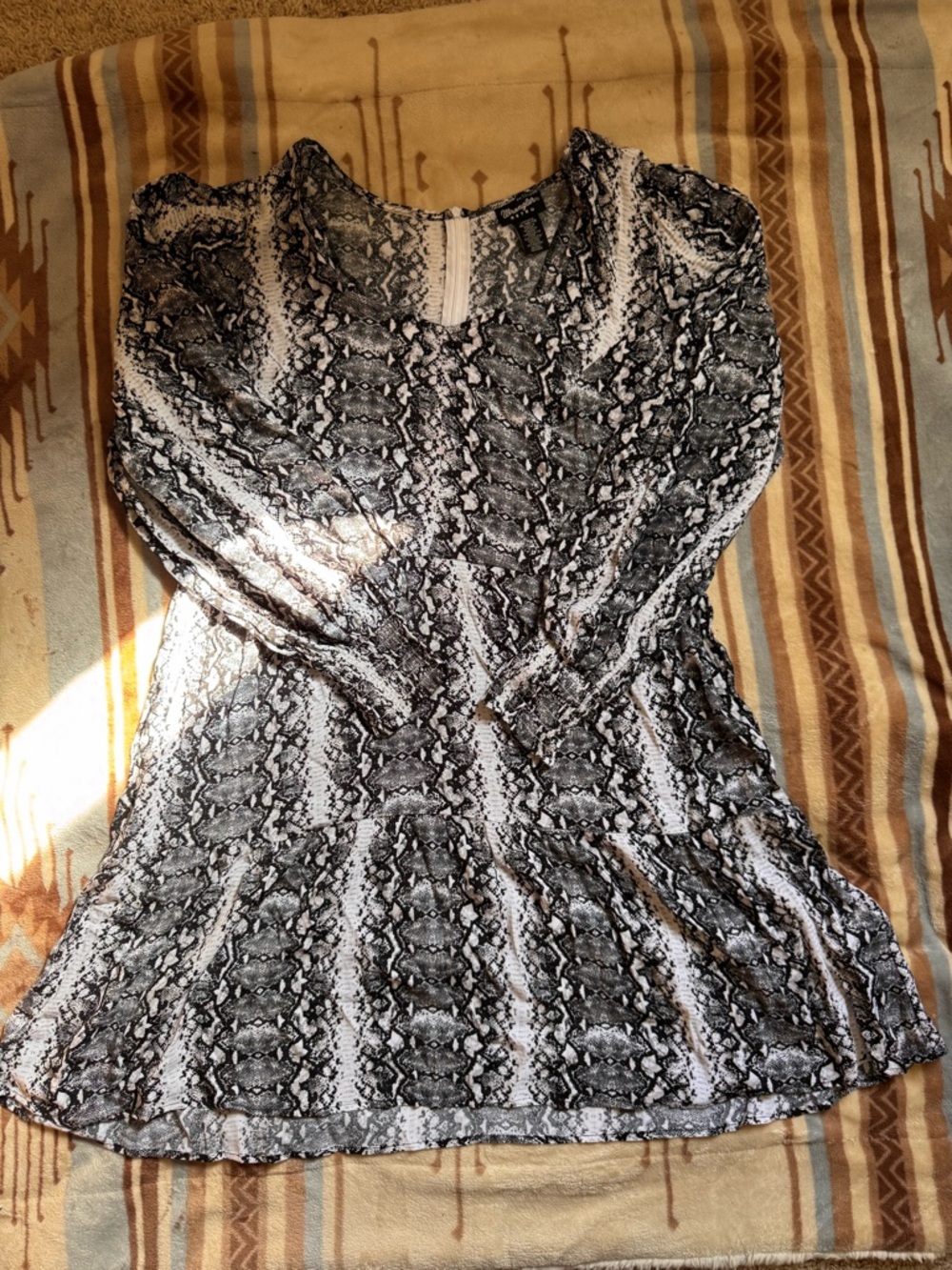 Women's Long Sleeve Snake-Print Tee - Black & White